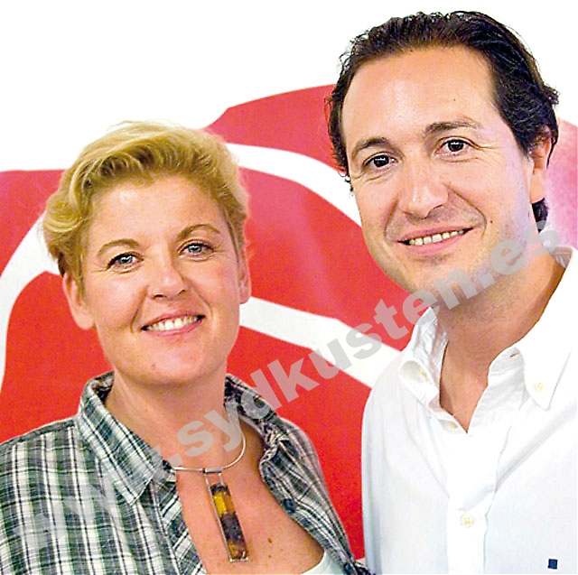 PSOE:s borgmästarkandidat i Fuengirola Javier García León har valt svenska Johanna Forssell som nummer två på partiets lista till kommunvalet. Foto: PSOE
